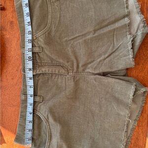 Carve designs corduroy Green  Frayed Hem Shorts size 8 never worn